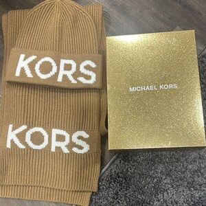 Michael Kors Tan Knit Set with Gold Box
